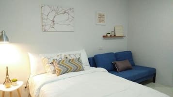 1 dormitorio, tabla de planchar con plancha, wifi y ropa de cama