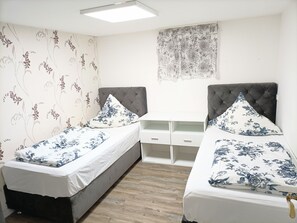4 Schlafzimmer, Schreibtisch, WLAN, Bettwäsche