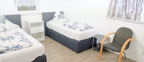 4 slaapkamers, een bureau, wifi, beddengoed