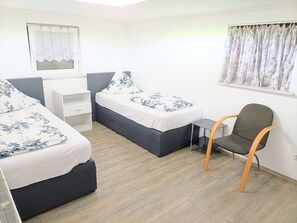 4 slaapkamers, een bureau, wifi, beddengoed
