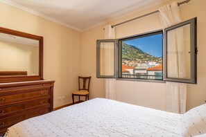 1 chambre, fer et planche à repasser, Wi-Fi gratuit, draps fournis