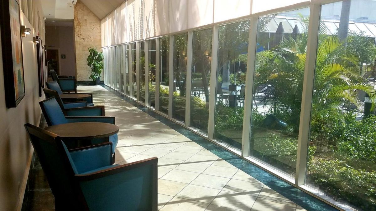 Perfect Getaway: Free Shuttle | Close to Local Attractions | Free Parking, Pool