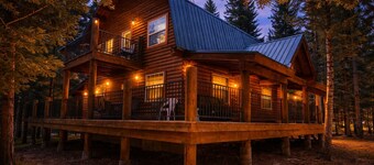 Yellowstone Cabin with Hot Tub Sleeps 20 Near Henrys Lake Island Park