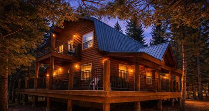 Yellowstone Cabin with Hot Tub Sleeps 20 Near Henrys Lake Island Park