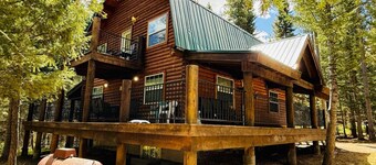 Yellowstone Cabin with Hot Tub Sleeps 20 Near Henrys Lake Island Park