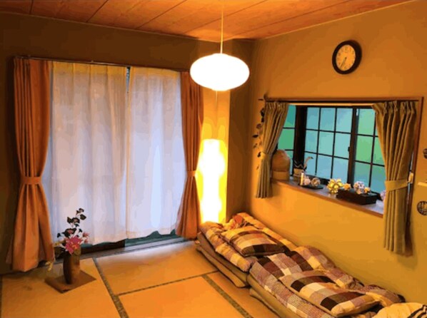 Apartment | Desk, iron/ironing board, free WiFi, bed sheets