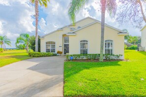 Exterior - Villa Cayman - 132 Lockbreeze by Fairytale VR (Davenport)