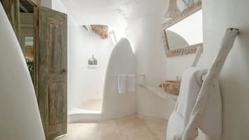 Superior Double Bungalow | Bathroom | Free toiletries, towels, soap, shampoo