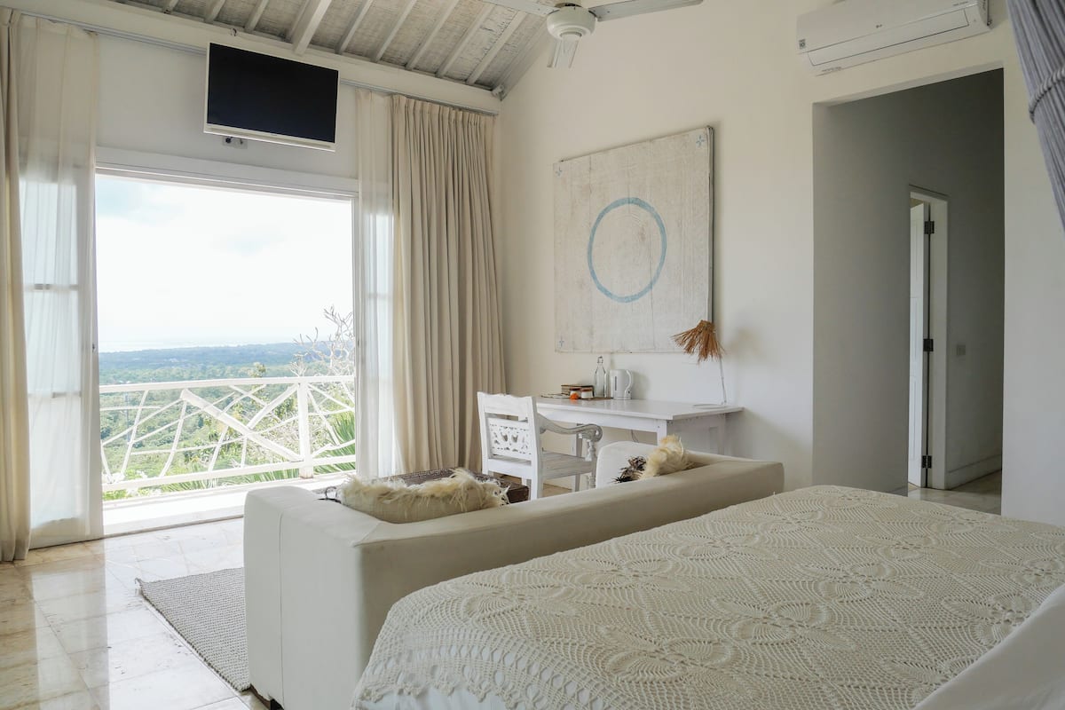 Suite Premium, vista mare, ad angolo (Raja Suite) | Minibar, una cassaforte in camera, ferro/asse da stiro, Wi-Fi gratuito