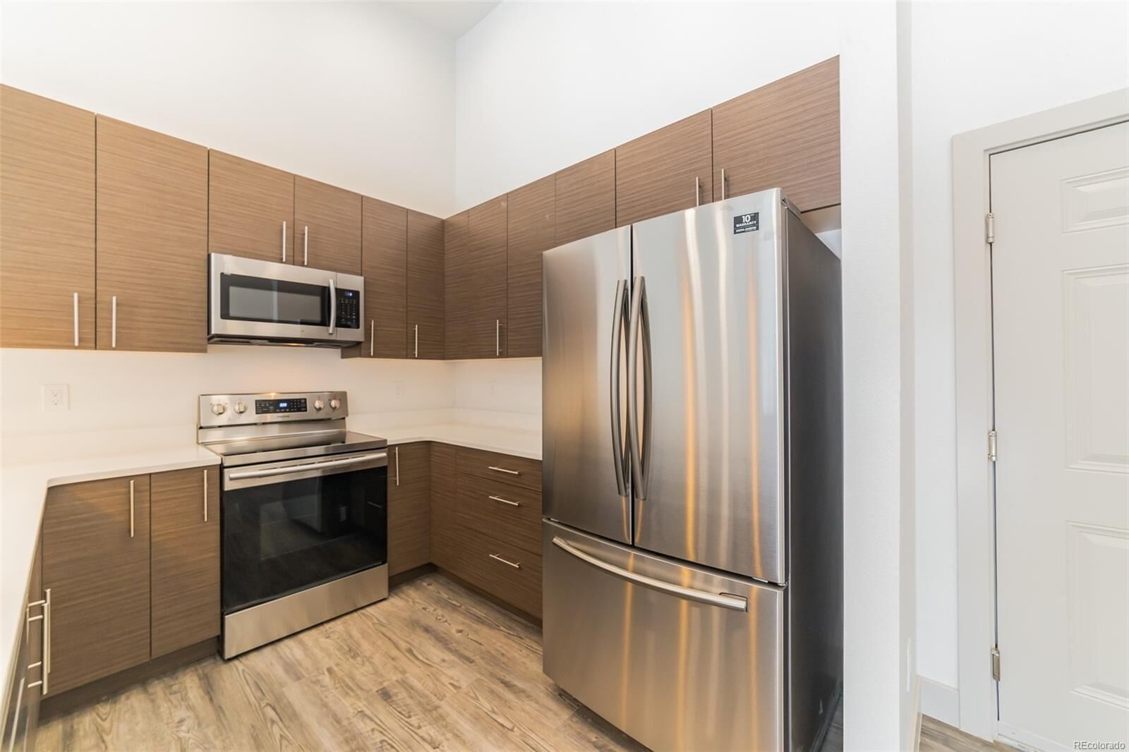 Newly Built Contemporary Apartment
