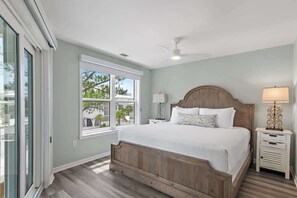 3 bedrooms, iron/ironing board, free WiFi, bed sheets - Renovated Condo-Steps from beach-Community Pool (Santa Rosa Beach)