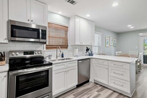Fridge, microwave, oven, stovetop - Renovated Condo-Steps from beach-Community Pool (Santa Rosa Beach)