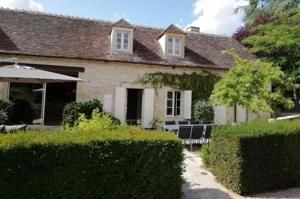 Gite Bruère-Allichamps, 7 bedrooms, 14 persons