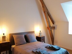 4 bedrooms, free WiFi, bed sheets