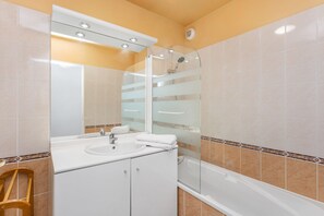 Hair dryer, towels, soap, toilet paper - Spacious T3 Terrace/Clim overlooking the Lez ☀ (Montpellier)