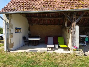 Property grounds - Charming Countryside Retreat with Orchard, Near George Sand’s Home (Le Chatelet)