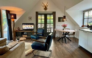 TV, books, video library - Sprielderbosch 46 Luxury holiday home on a holiday park in the Veluwe (Putten)