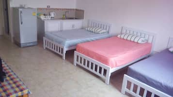 1 bedroom, iron/ironing board, internet, bed sheets
