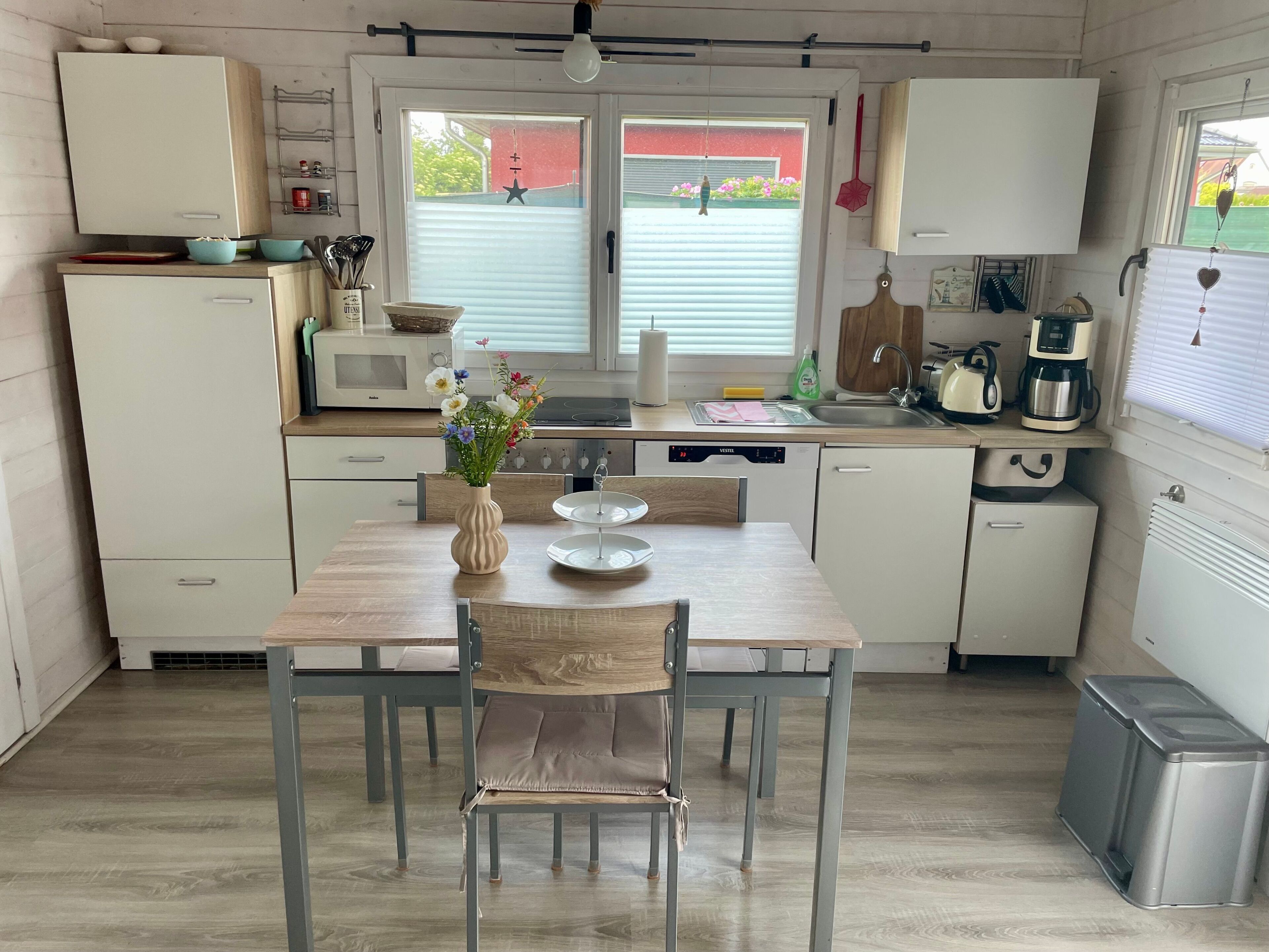 Coffee/tea maker, fridge, microwave, oven
