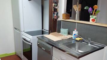 雪櫃、微波爐、焗爐、洗碗機