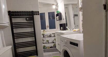 Charmant gßte avec 2 chambres, cour partagée, Wifi et animaux acceptés