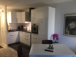 Køleskab, mikrobølgeovn, ovn, opvaskemaskine