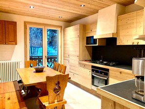 Fridge, microwave, oven, dishwasher - Charming family apartment at the foot of the slopes with balcony, parking and WIFI included (Notre-Dame-de-Bellecombe)