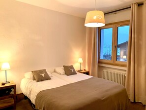 4 bedrooms, WiFi - Charming family apartment at the foot of the slopes with balcony, parking and WIFI included (Notre-Dame-de-Bellecombe)