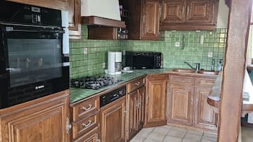 Réfrigérateur, micro-ondes, four, lave-vaisselle