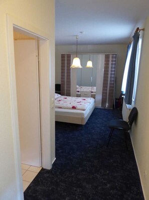 2 chambres, bureau, lit de bébé portatif, Wi-Fi