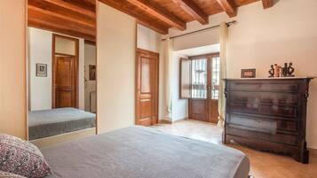 Apartment, 1 Bedroom, Patio | 1 bedroom, free WiFi, bed sheets