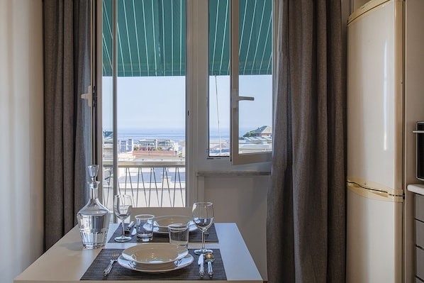 Apartment, 2 Schlafzimmer, Balkon, Meerblick | Eigene Küche