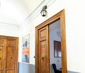Interior entrance - Appartamento all'Archivio di Stato (Naples)