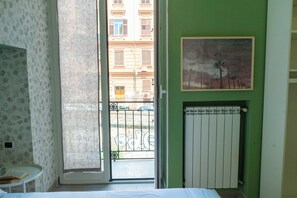 Departamento, 2 habitaciones, balcón, vista a la ciudad | 2 habitaciones, tabla de planchar con plancha y wifi gratis 