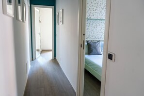 Departamento, 2 habitaciones, balcón, vista a la ciudad | 2 habitaciones, tabla de planchar con plancha y wifi gratis 
