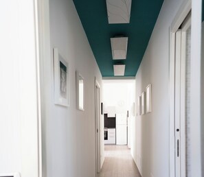 Apartamento, 2 habitaciones, balcón, vistas a la ciudad | 2 dormitorios, tabla de planchar con plancha, wifi gratis