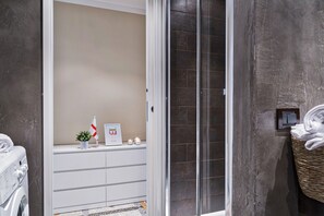 Apartment, 1 Schlafzimmer | Badezimmer | Dusche, Haartrockner, Bidet, Seife
