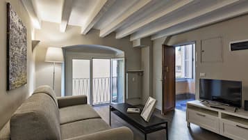 Apartment, 1 Bedroom, Balcony | Living area