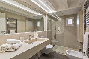 Bathroom - Boutique Apartment in Via Roma by Wonderful Italy (Genoa)