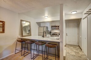 Fridge, microwave, oven, stovetop - New Remodel! Slope Side Access and Fast WiFi (Breckenridge)