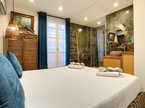 2 bedrooms, iron/ironing board