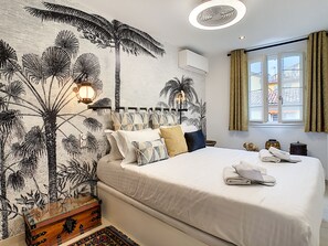 2 Schlafzimmer, Bügeleisen/Bügelbrett