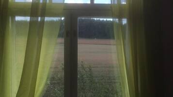 Free cots/infant beds, free WiFi, bed sheets