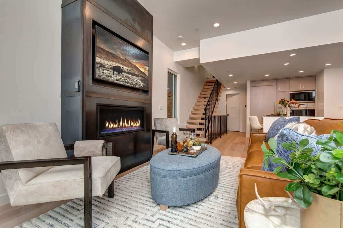 TV, fireplace, offices