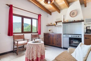 Fridge, microwave, coffee/tea maker, toaster