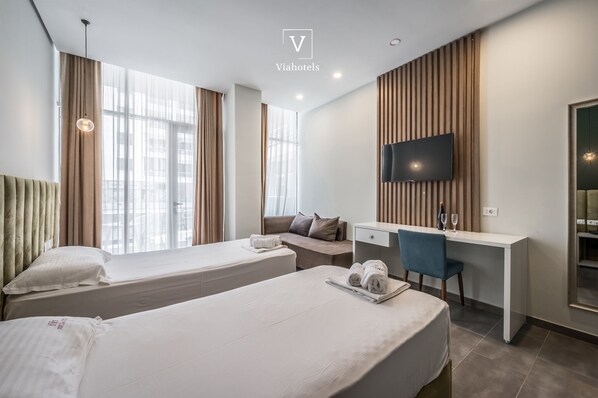 1 bedroom, Egyptian cotton sheets, premium bedding, down duvets