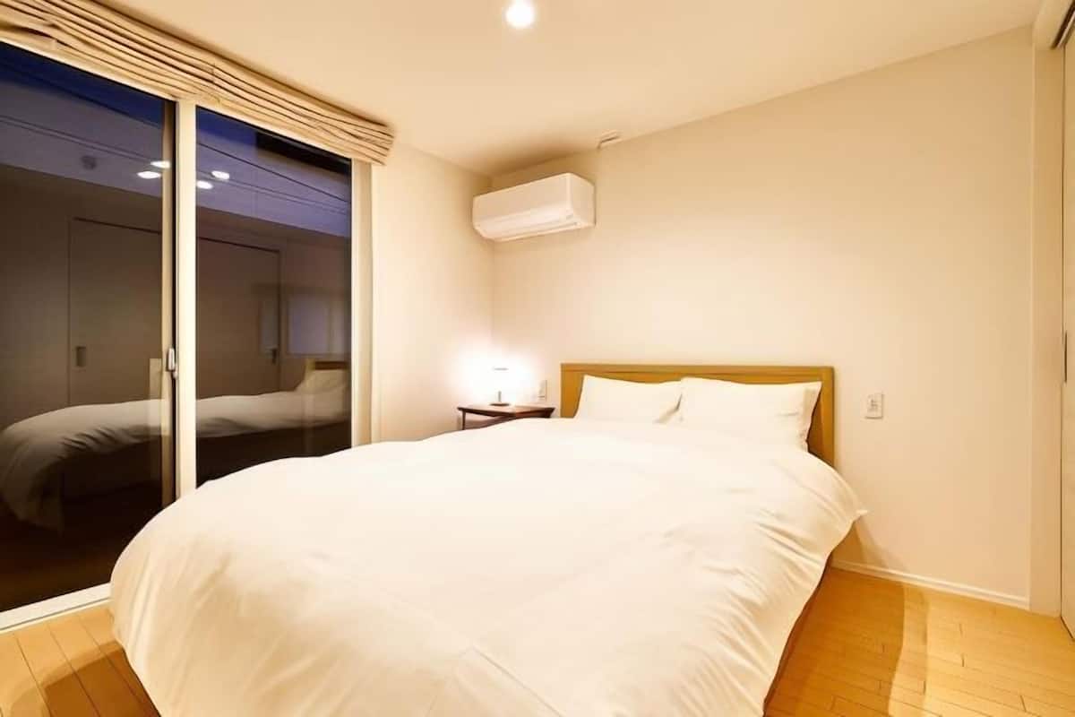 3 bedrooms, desk, blackout curtains, iron/ironing board