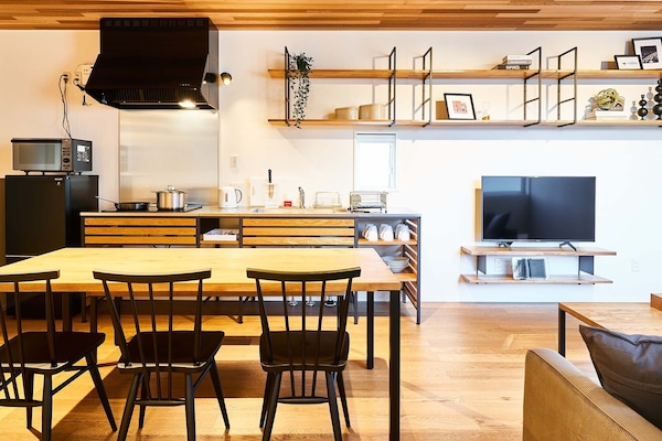 3 bedrooms, desk, blackout drapes, iron/ironing board