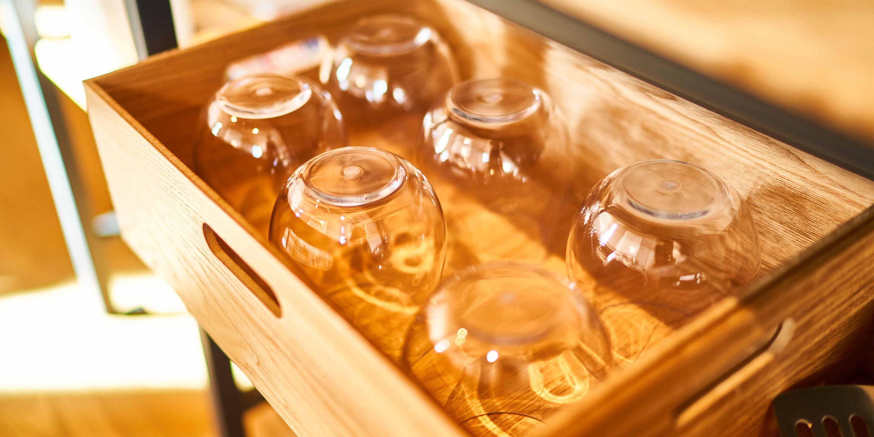 ثلاجة، ميكروويف، موقد طهي مسطح، غلّاية كهربائية