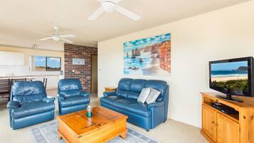 Een smart-tv en een dvd-speler